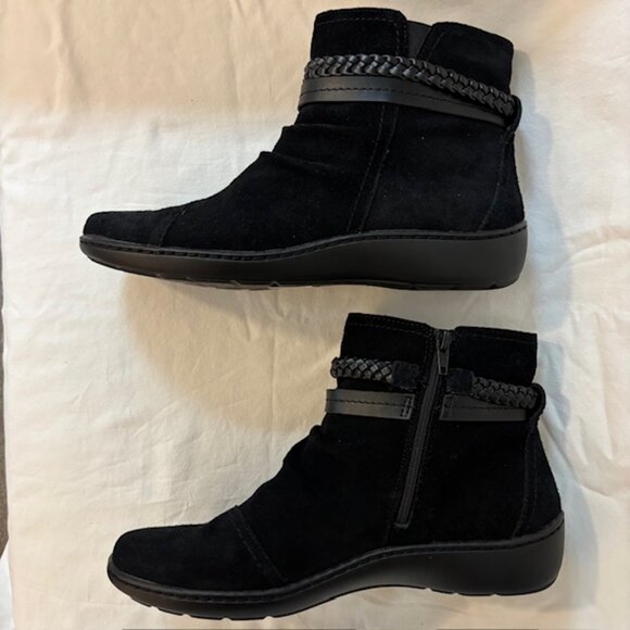 NWT Clarks Black Suede "Cora Braid" Ankle Booties Women's Size 10M - Picture 10 of 11
